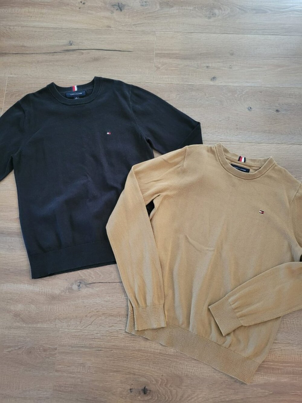 EUC Tommy Hilfiger Mens Crewneck Sweaters size XS - set of 2